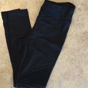 Anna & Ava medium black motto leggings